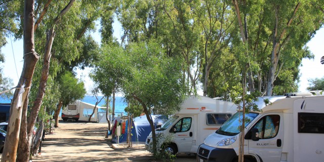 Emplacements Camping-Cars, Caravanes et Grandes Tentes