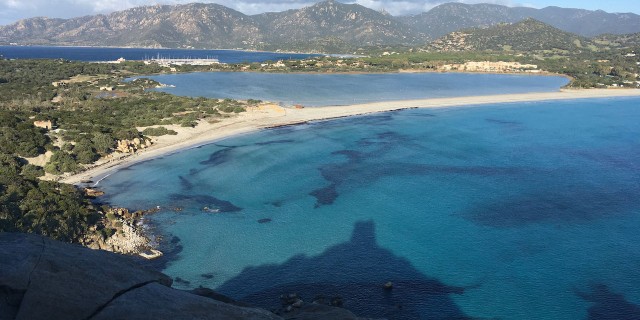 8/10 BUCHSPRÄSENTATION „GLÜCKSORTE AUF SARDINIEN“